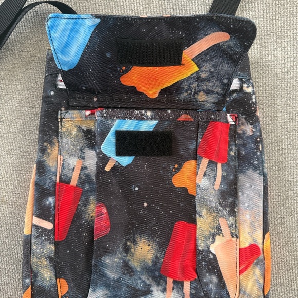NWOT RARE Kavu Multicolor Messenger Bag - Picture 3 of 8